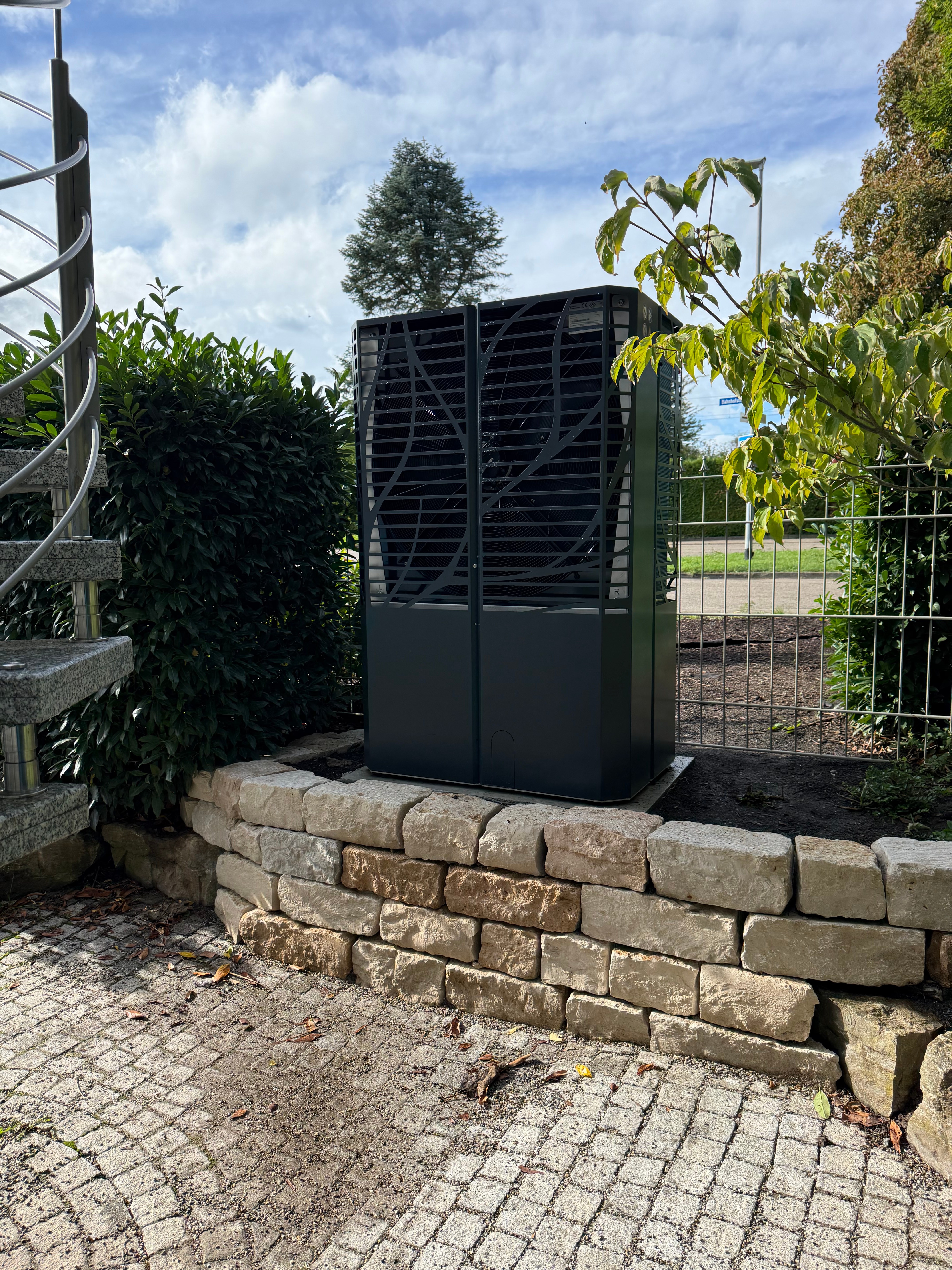 Außeneinheit einer von der Beck GmbH installierten Wärmepumpe